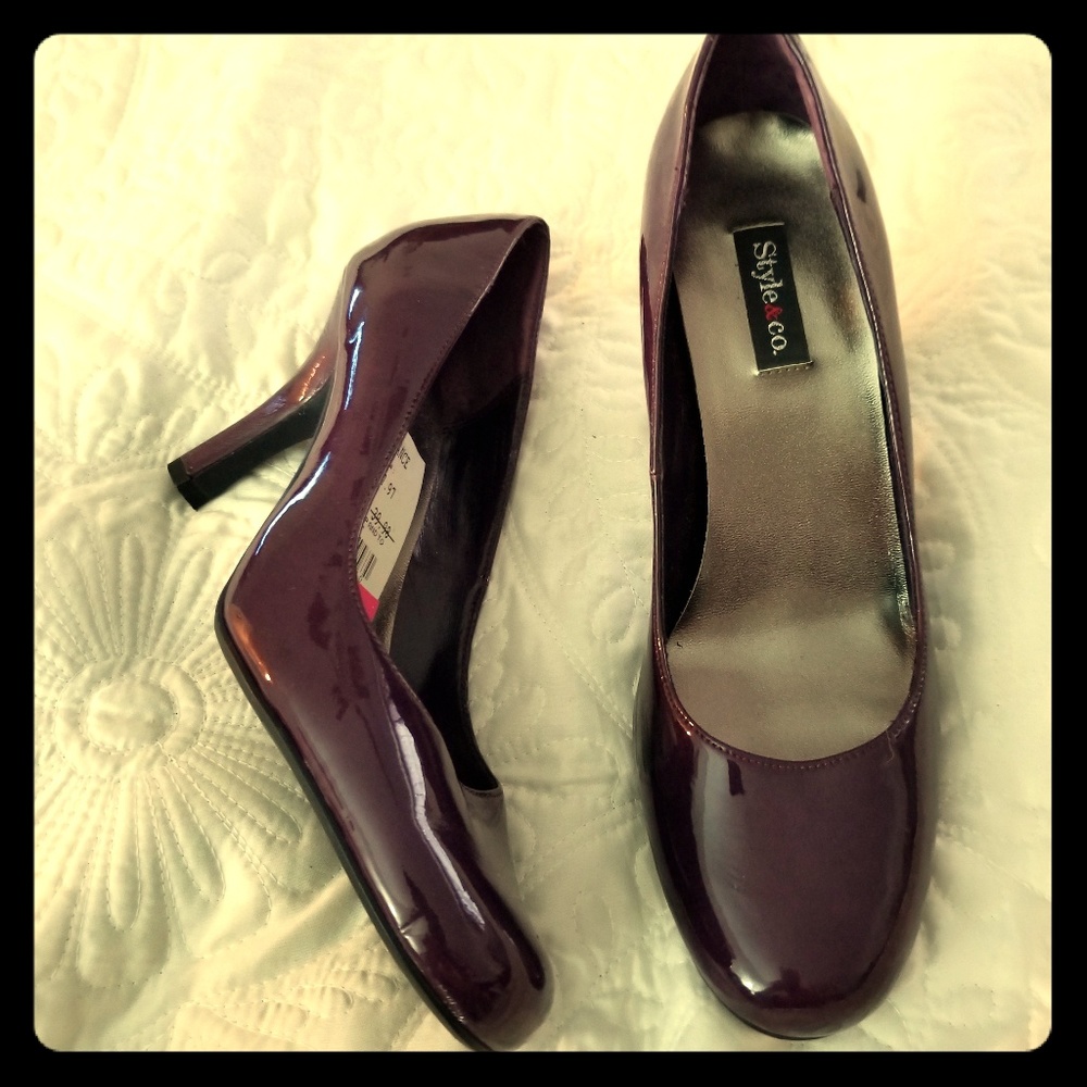 Plum pumps